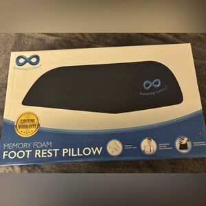 Everlasting Comfort Black Foam Pillow